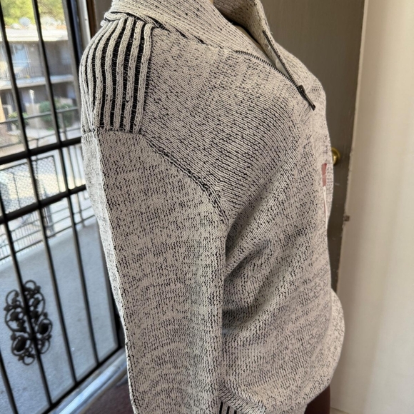 Sweater - Picture 6 of 6